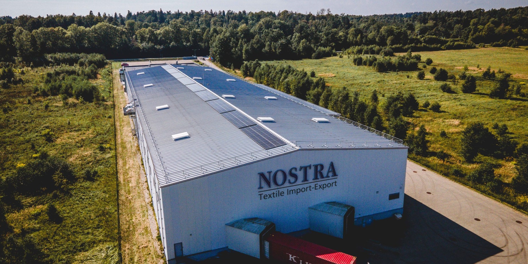 99 kW saulės elektrinė su elektros kaupikliu: sprendimas UAB „Nostra“ įmonei