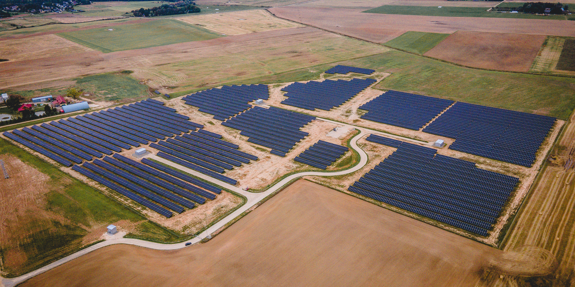 Sėkmingai užbaigtas pirmasis 27 MW hibridinio vėjo ir saulės parko etapas Pasvalio r.