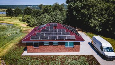 Saulės moduliai ant stogo